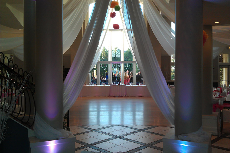 A room with pillars and a chandelier.